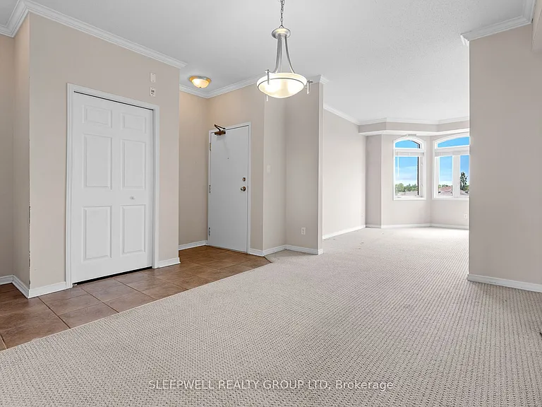 190 Rustic Hills Cres #7 — Photo 4