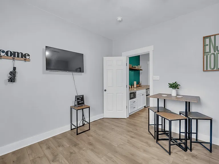 2320 Mistletoe St #B — Photo 8