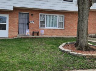 525 Hawkins St APT C, Elgin, IL 60123