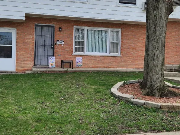 525 Hawkins St APT C, Elgin, IL 60123