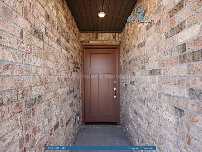 402 Cattleman Ln — Photo 4