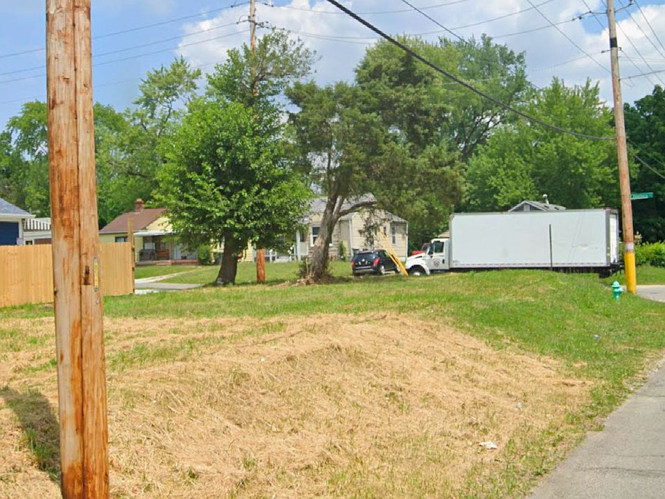 2nd image of 3602 N Dearborn St