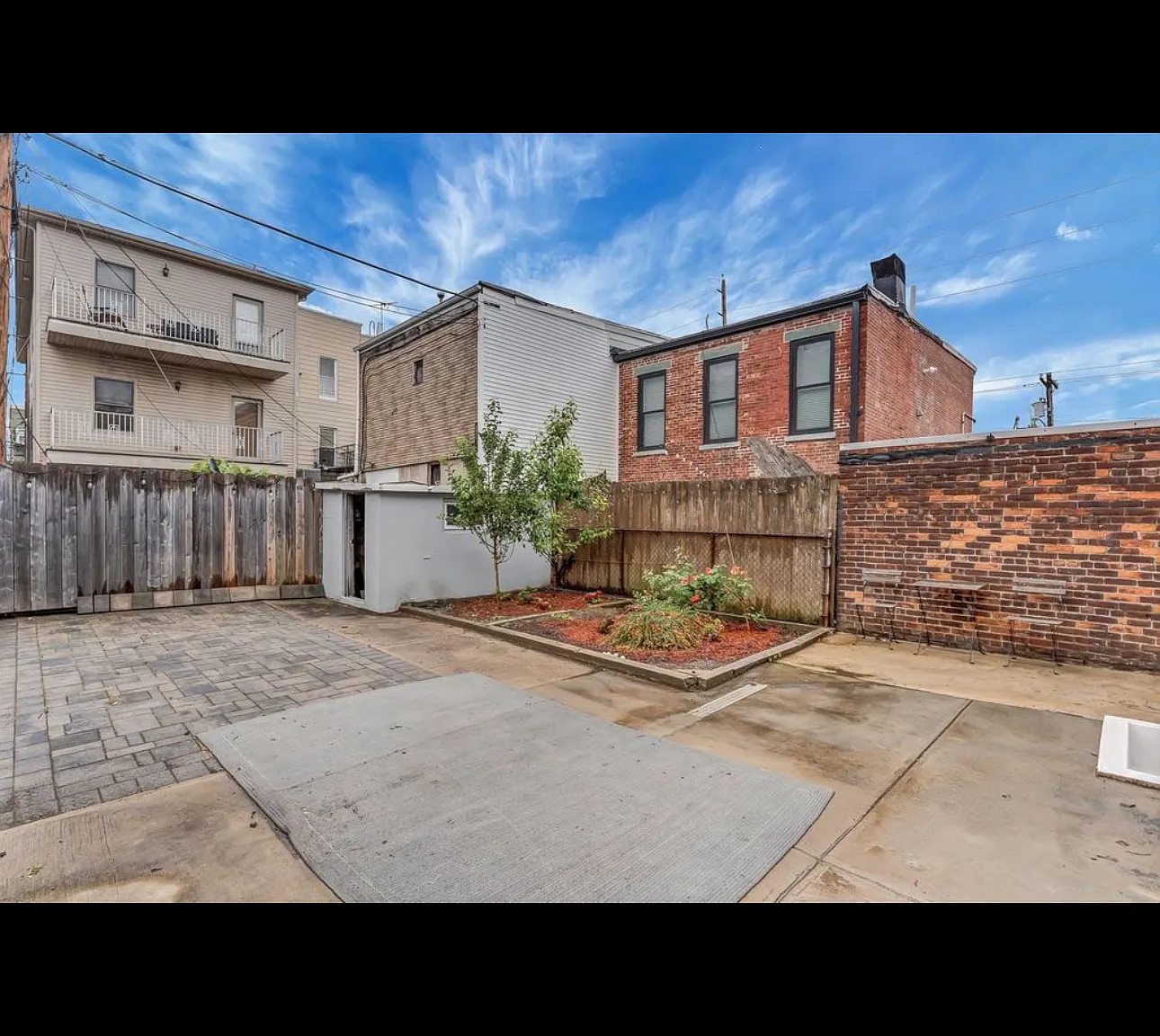 3 bed, 1100 sqft, $950 — Photo 2