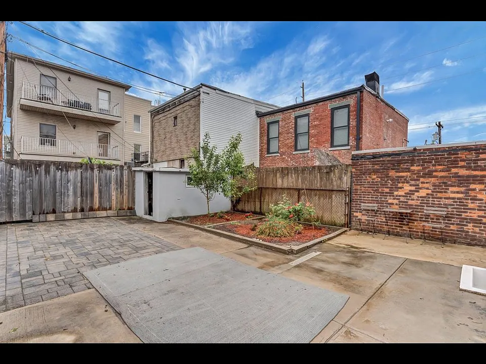 392 New York Ave #2