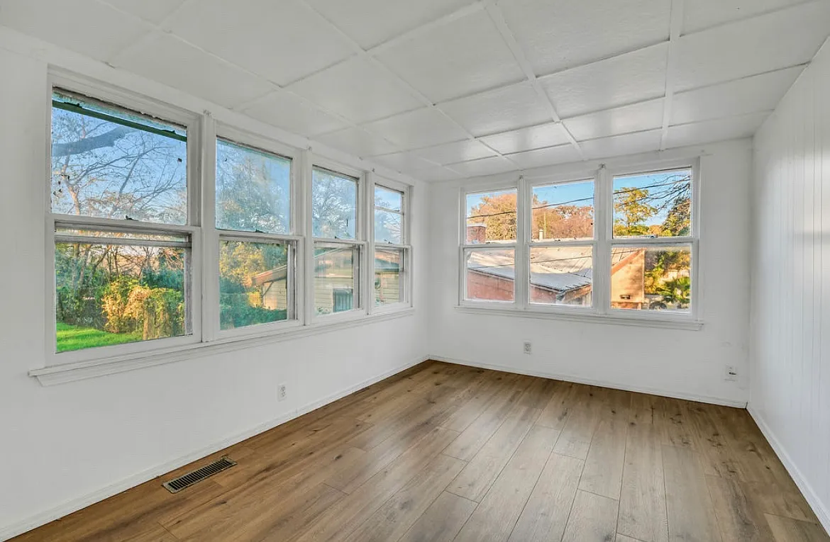 7204 Foster Dr — Photo 1