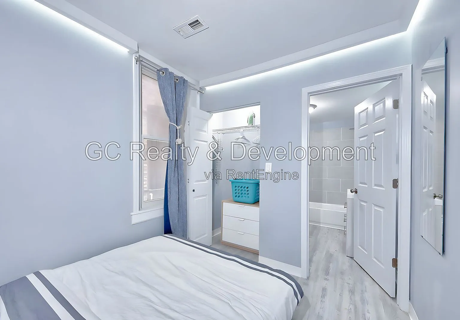460 W 28th Pl — Photo 3