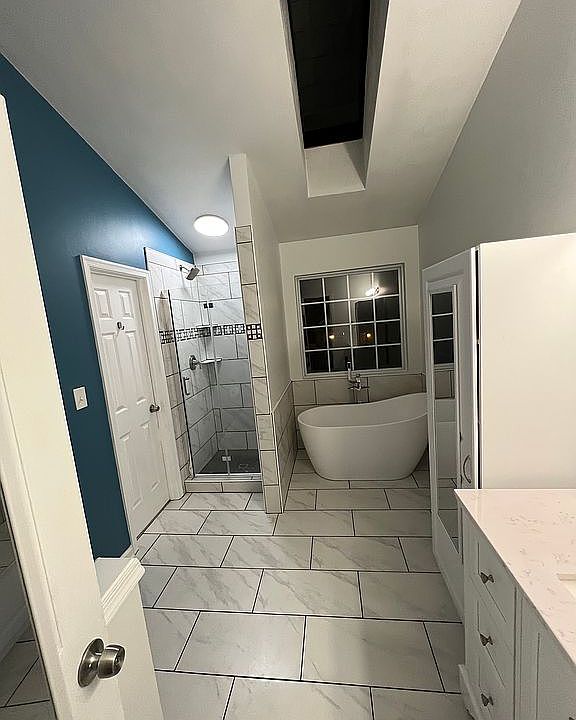 2nd image of 413 Willow Brook Way