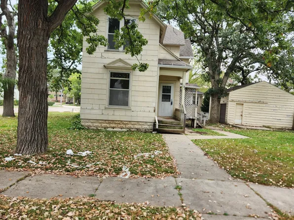 810 5th St NW, Austin, MN 55912