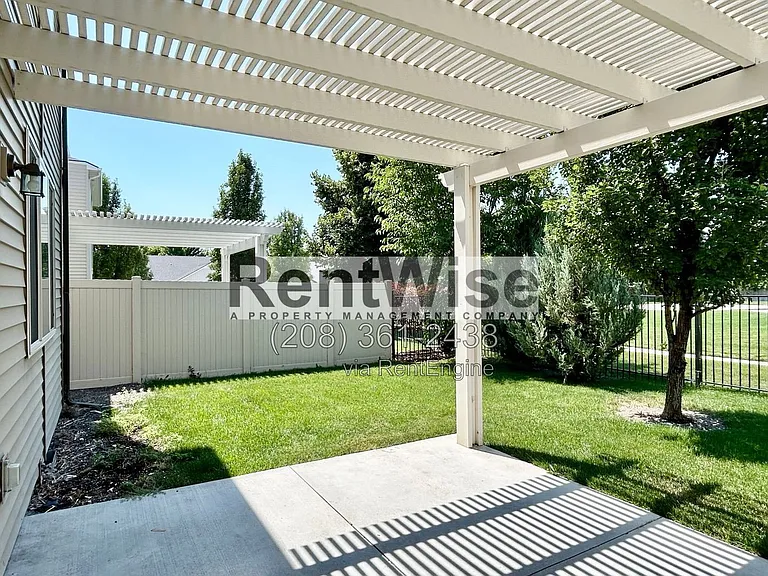 1897 N Justin Ave — Photo 20