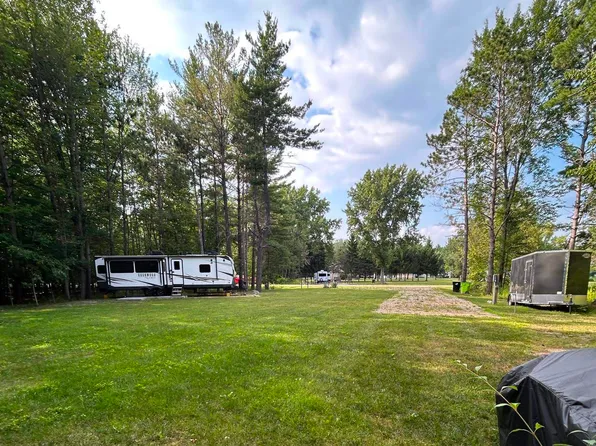 1923 Berkshire Dr, Gladwin, MI 48624