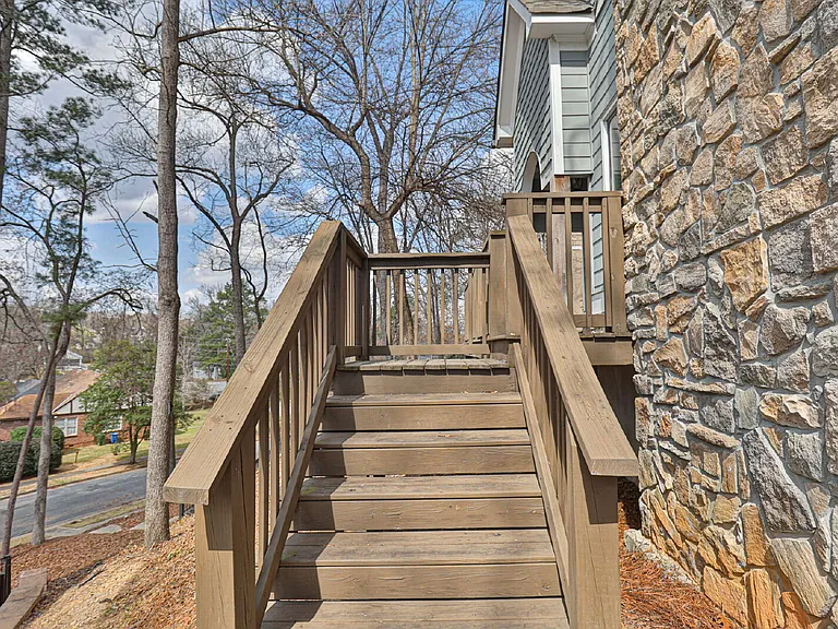 2033 Cherokee Dr — Photo 30
