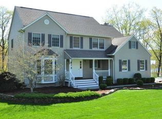 14 Sleepy Hollow Dr, Oak Ridge, NJ 07438