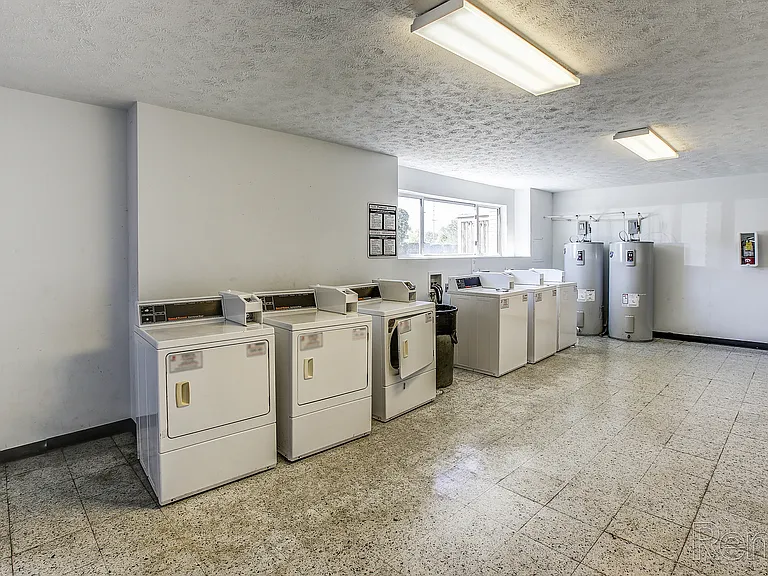 Bloomfield Apartments — Photo 12
