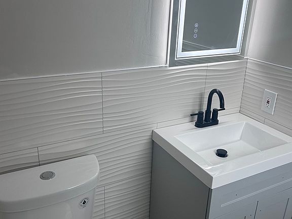 5th image of 369 Berlin Rd