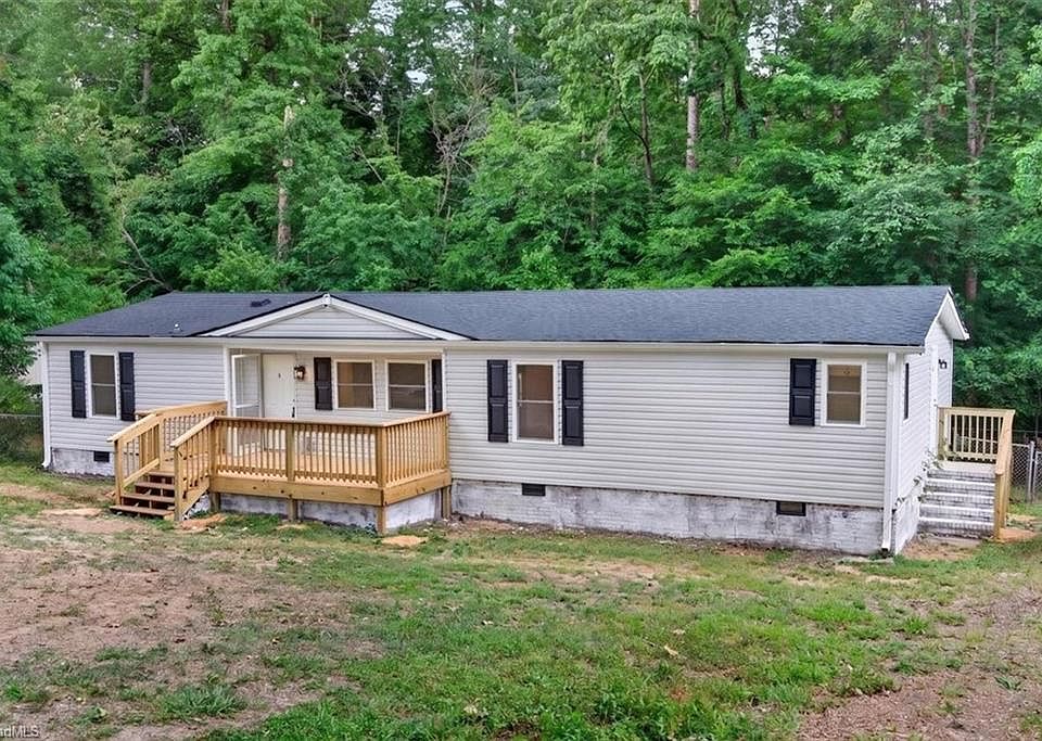 1st image of 4560 Effie Ln