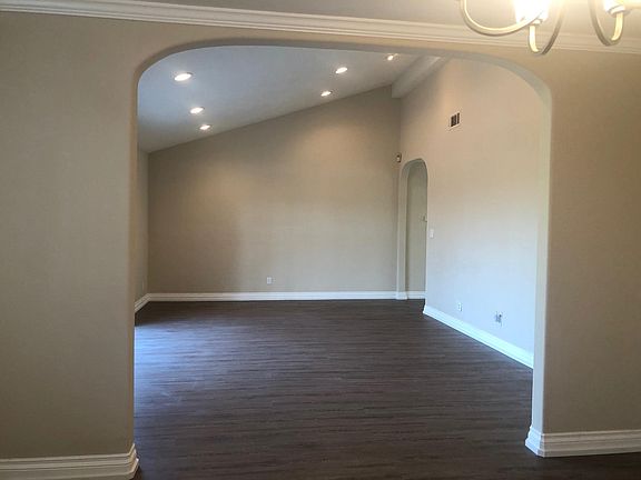 4th image of 3272 Hillview Dr S