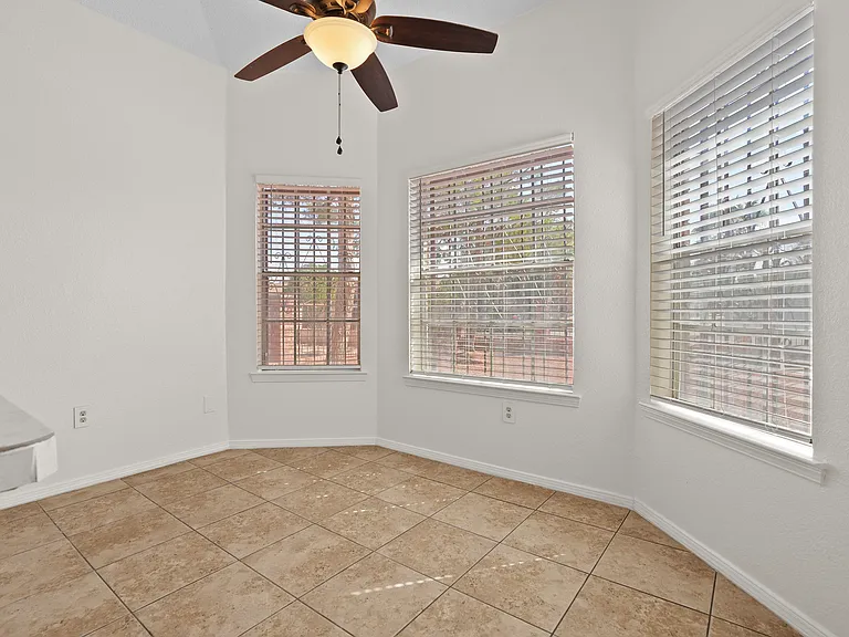 9321 Chantilly Dr — Photo 8