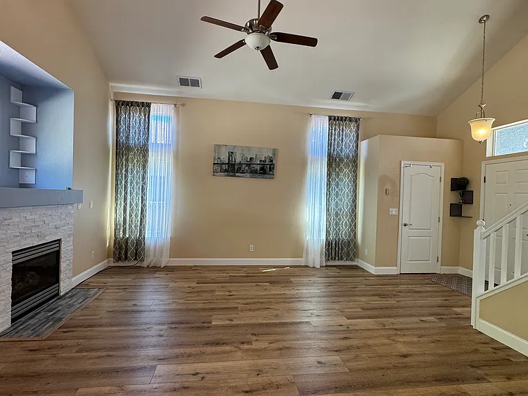 1370 Kerslake Cir — Photo 6
