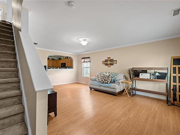 2nd image of 212 Haywards Ln