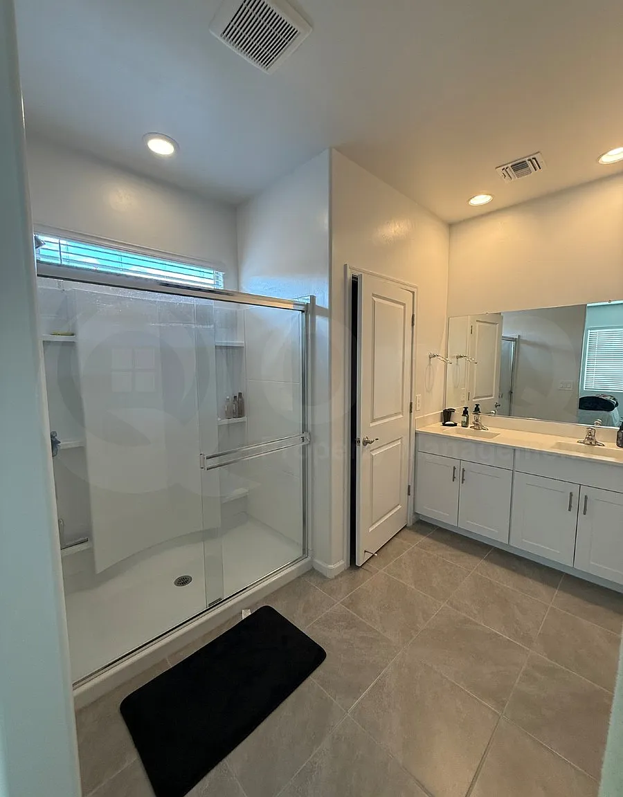 3 bed, 2.0 bath, 1467 sqft, $2,100 — Photo 4