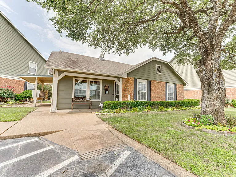 Arbors Of Corsicana — Photo 40