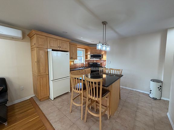 4th image of 97 Spratt Ave Floor 2