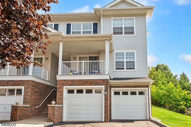 2 bed, 2.5 bath, 1369 sqft, $3,590 — Photo 2