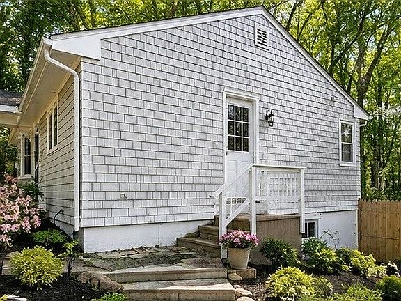 3rd image of 42 Ledgewood Rd