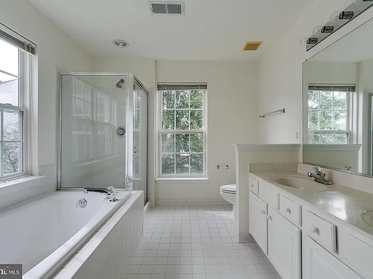 13129 Park Crescent Cir — Photo 31