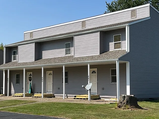 847 Deerfield Rd — Photo 4