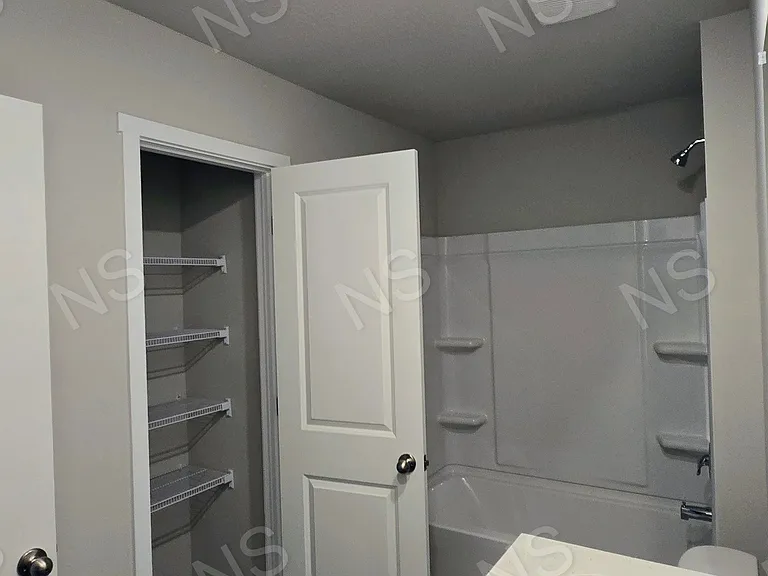 523 Kinley Dr — Photo 26