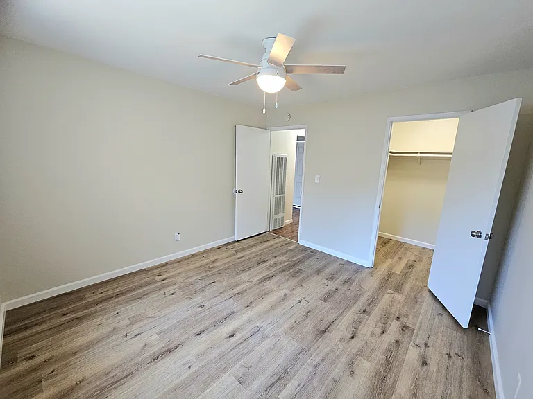 527 Walker Dr — Photo 6