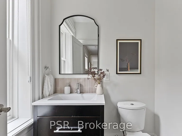 126 Dovercourt Rd — Photo 15