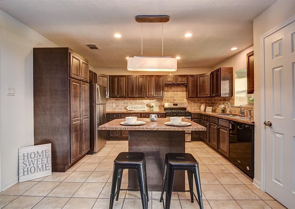 1st image of 11911 Corkwood Ct