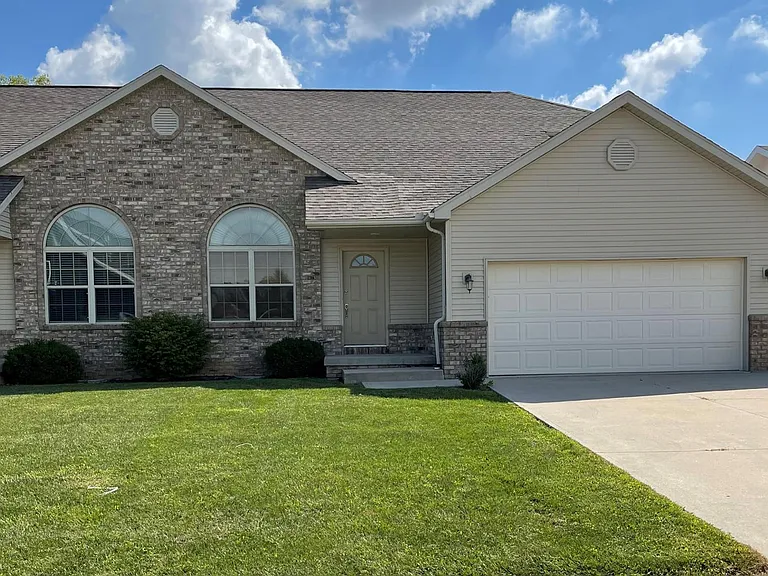2911 Goldenrod Ln — Photo 1