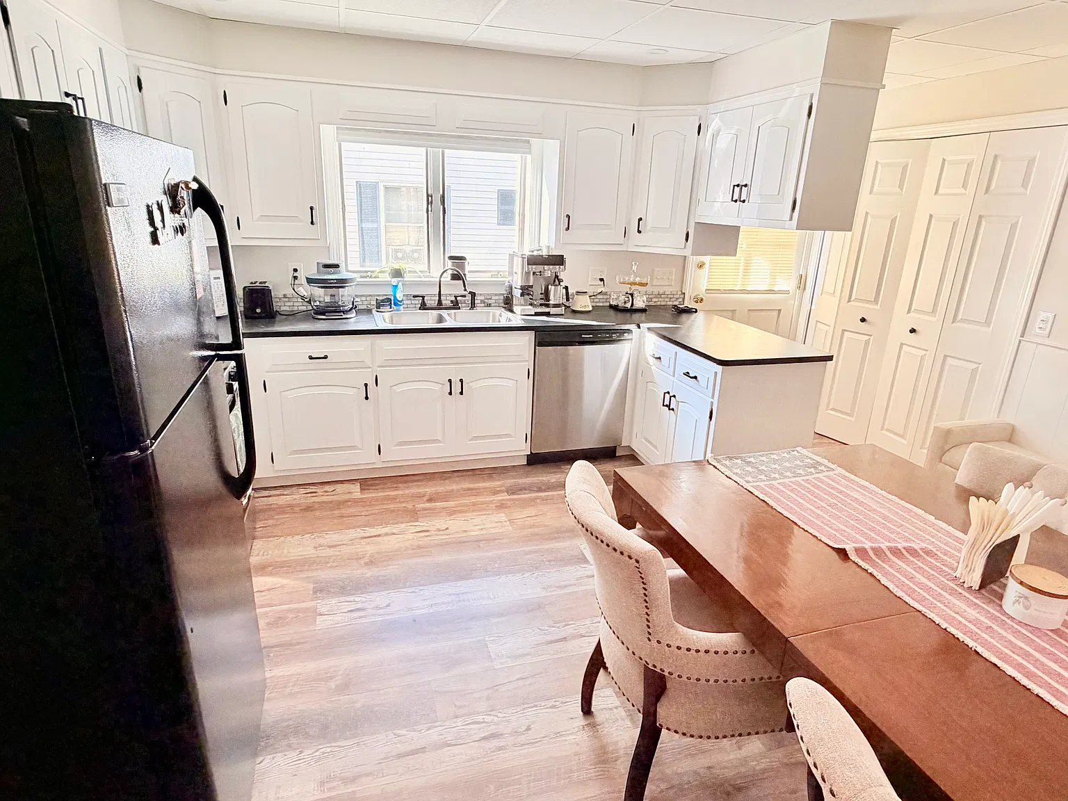 2 bed, 1000 sqft, $1,800 — Photo 2