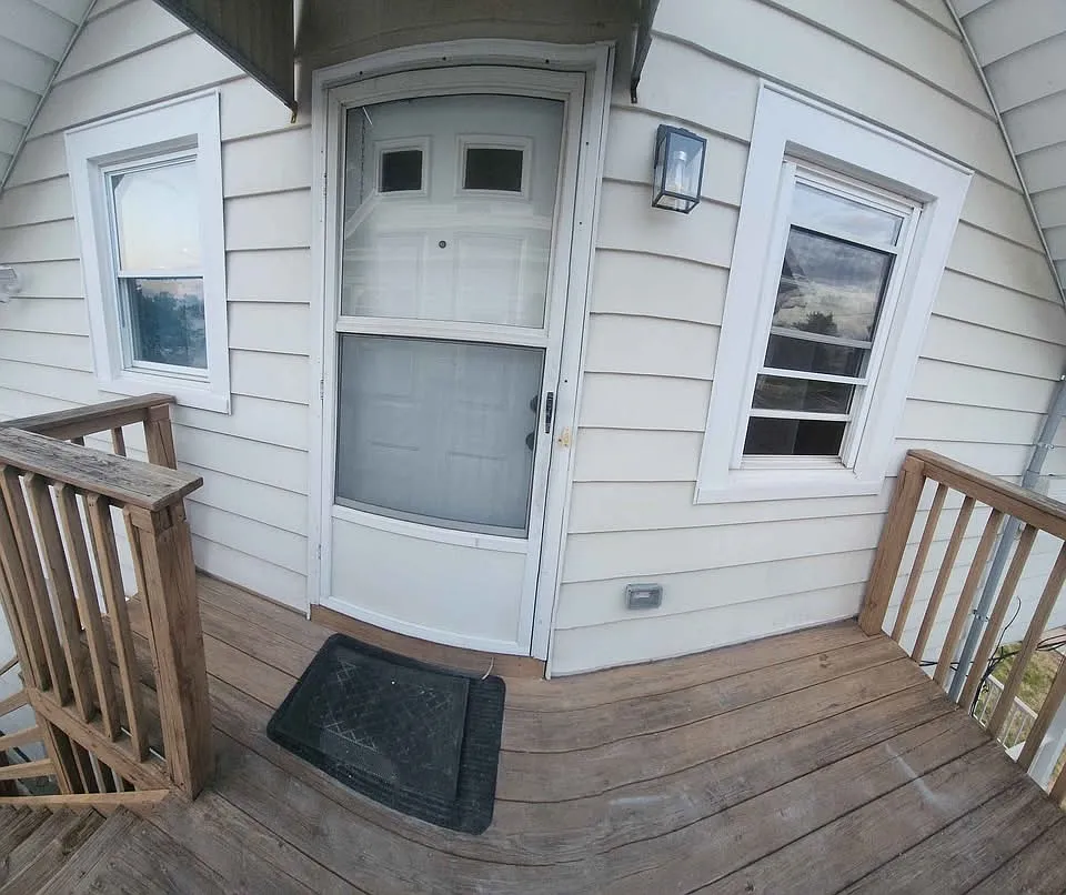 2 bed, 700 sqft, $2,400 — Photo 3