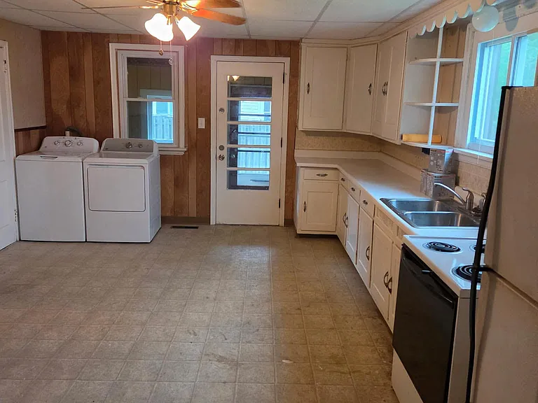 1023 Warren Rd #B — Photo 7