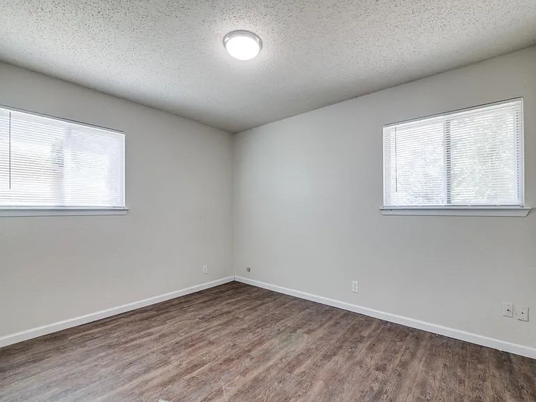412 Craddock Ave — Photo 16