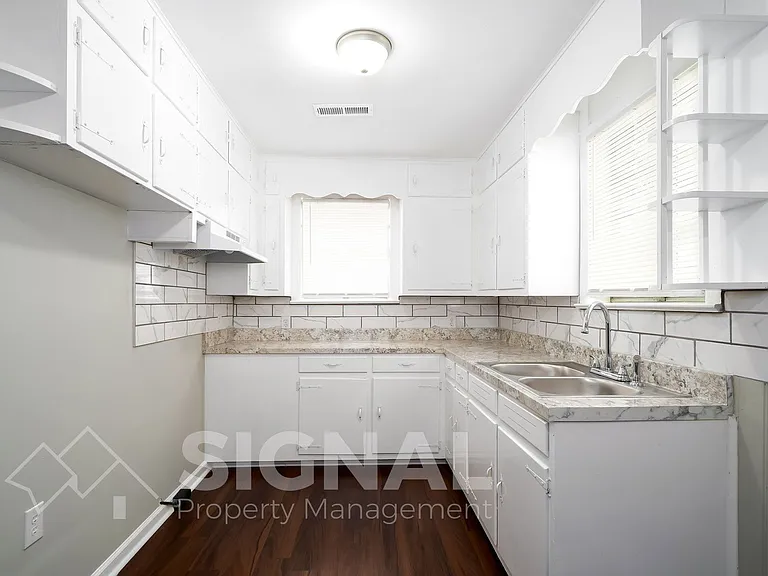 1524 33rd St — Photo 7