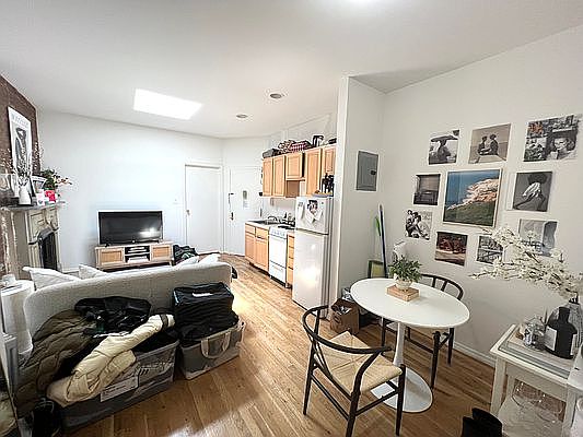 2nd image of 17 Stuyvesant St APT 19