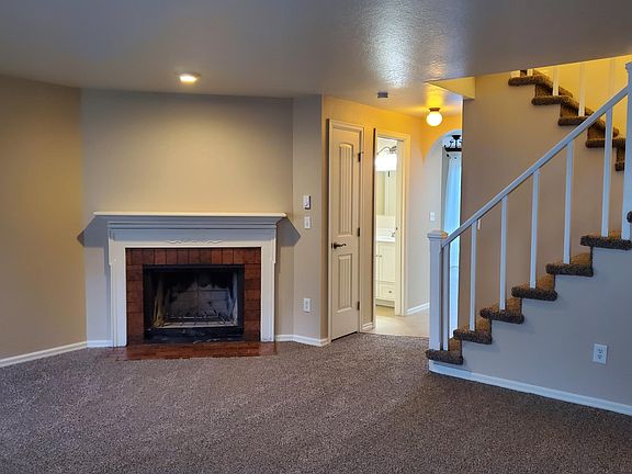 3rd image of 2615 Mountain View Ave W APT 8-A