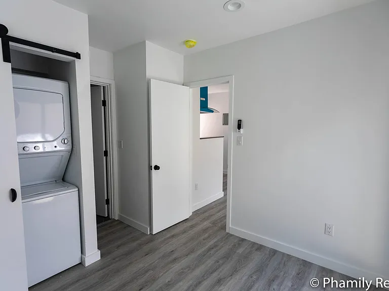 435 N Wilson Ave #10 — Photo 3
