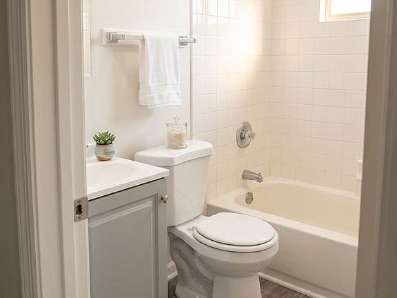 5th image of 4642 Hillside Rd SE APT 2
