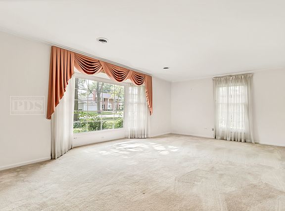3rd image of 1543 Heather Hill Cres