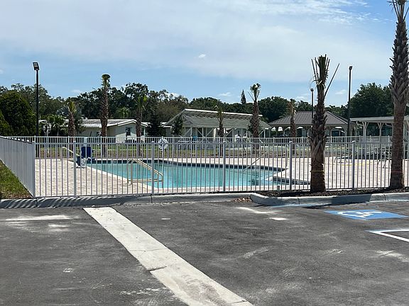 5th image of 2975 Palm Lake Dr