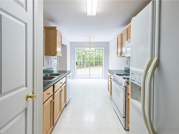 4th image of 227 Westwind Dr