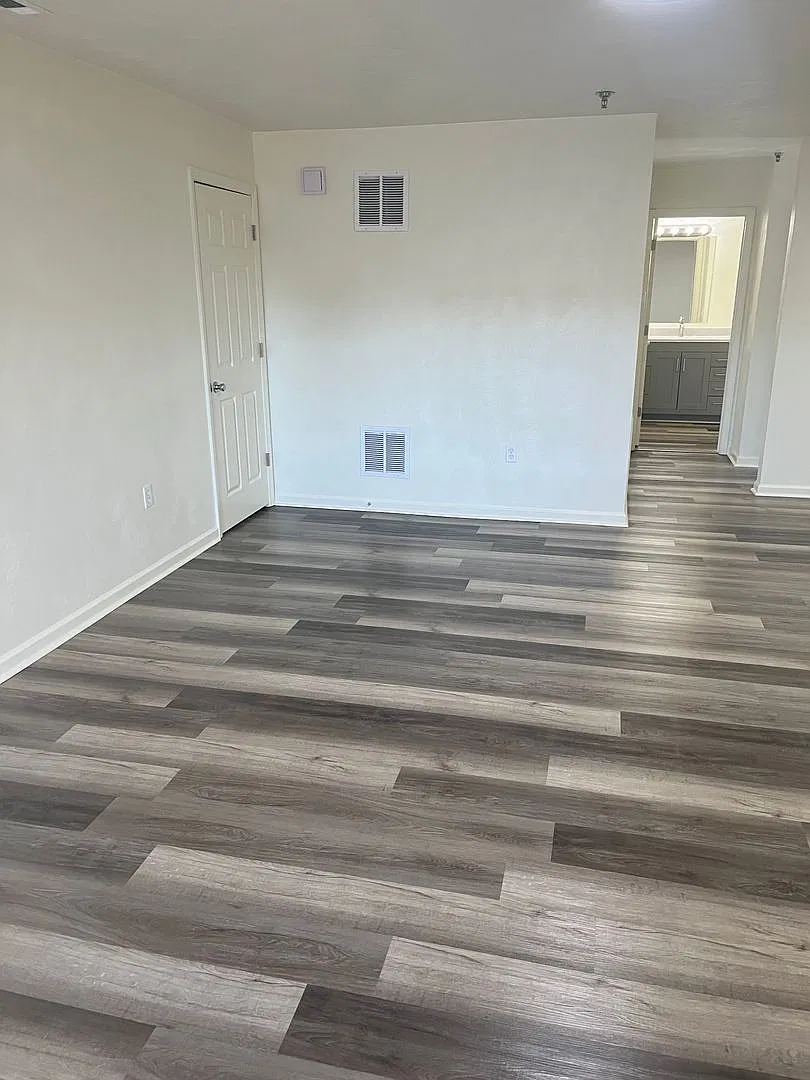 4 Bedroom 2 Bathroom Top Floor — Photo 3