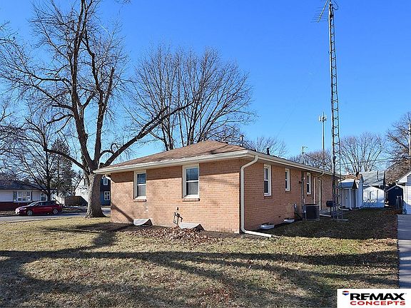 4th image of 7040 Seward Ave
