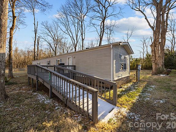 3rd image of 5819 Mount Gallant Rd